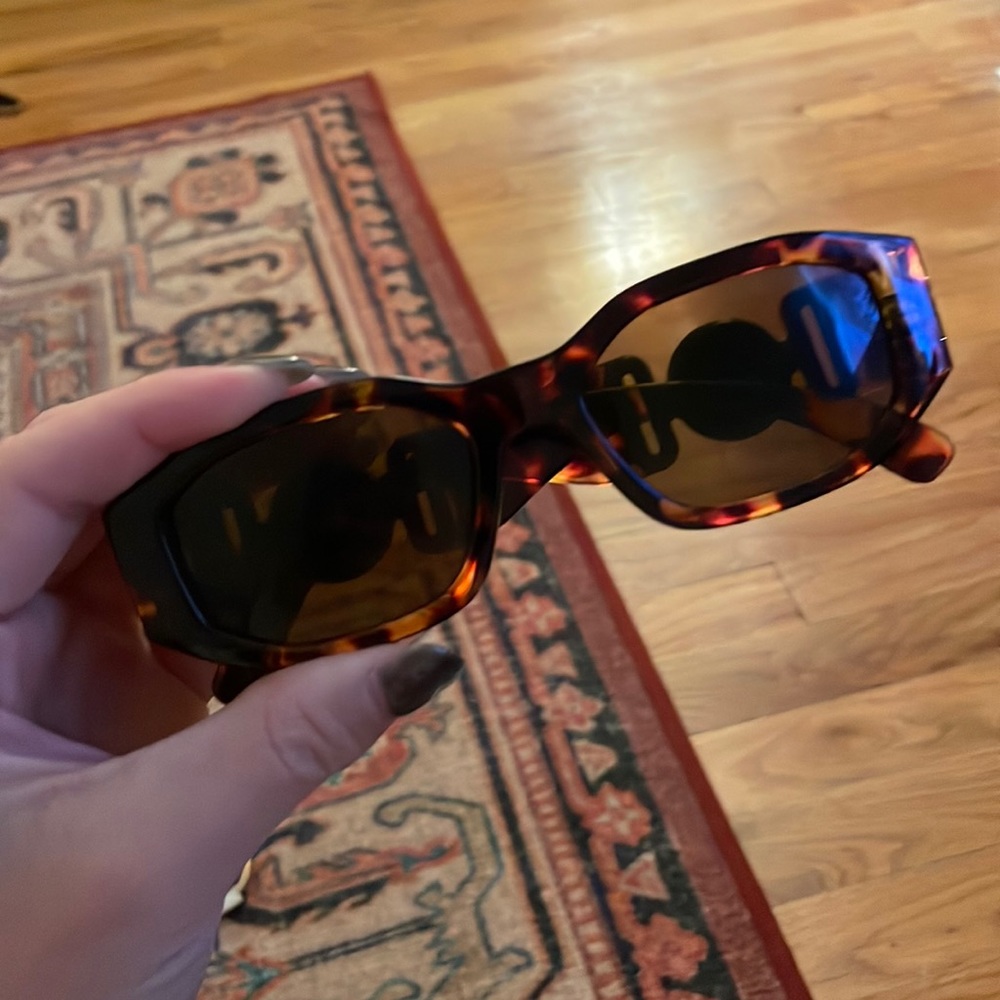 Slender tortoise sunglasses